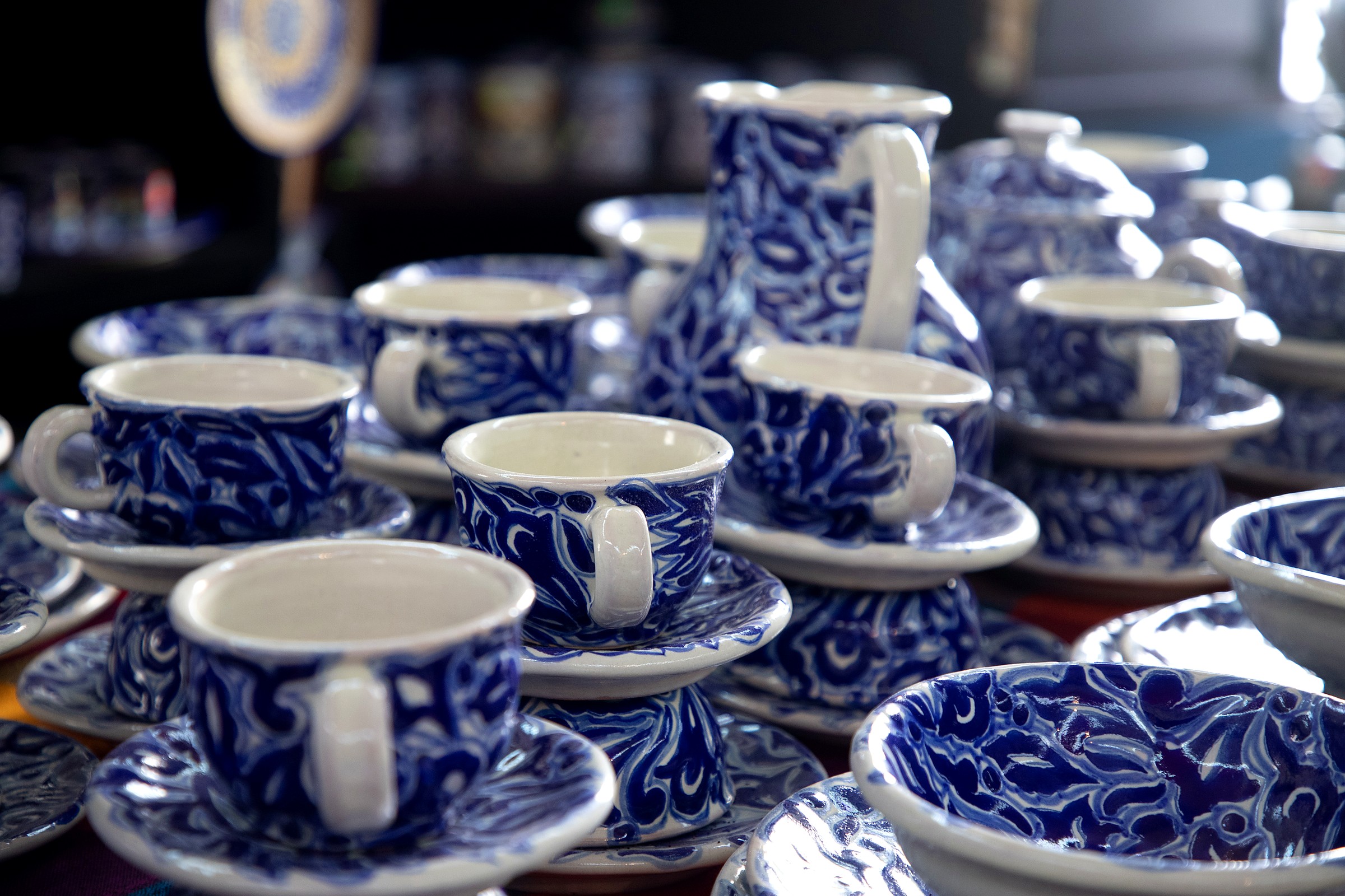 Talavera poblana: loza estannífera blanca y azul protegida por denominación de origen